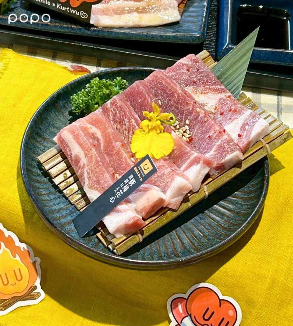 燒肉Smile跟Kurt Wu聯名了！限定厭世愛心+燒肉主題店裝太好拍、「這樣做」再送質感貼紙組！-6