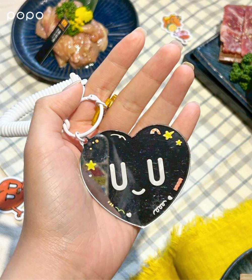 燒肉Smile跟Kurt Wu聯名了！限定厭世愛心+燒肉主題店裝太好拍、「這樣做」再送質感貼紙組！-2