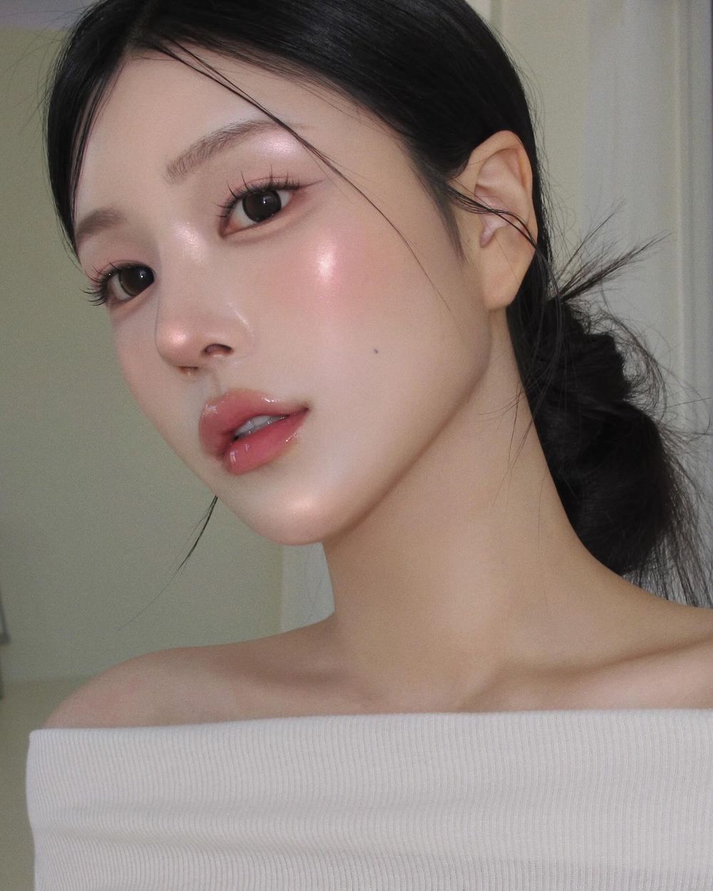水光肌退潮？韓女都在瘋「AI美人碎鑽妝」打亮畫在這，比修容更顯五官立體、精緻度秒提高！-10