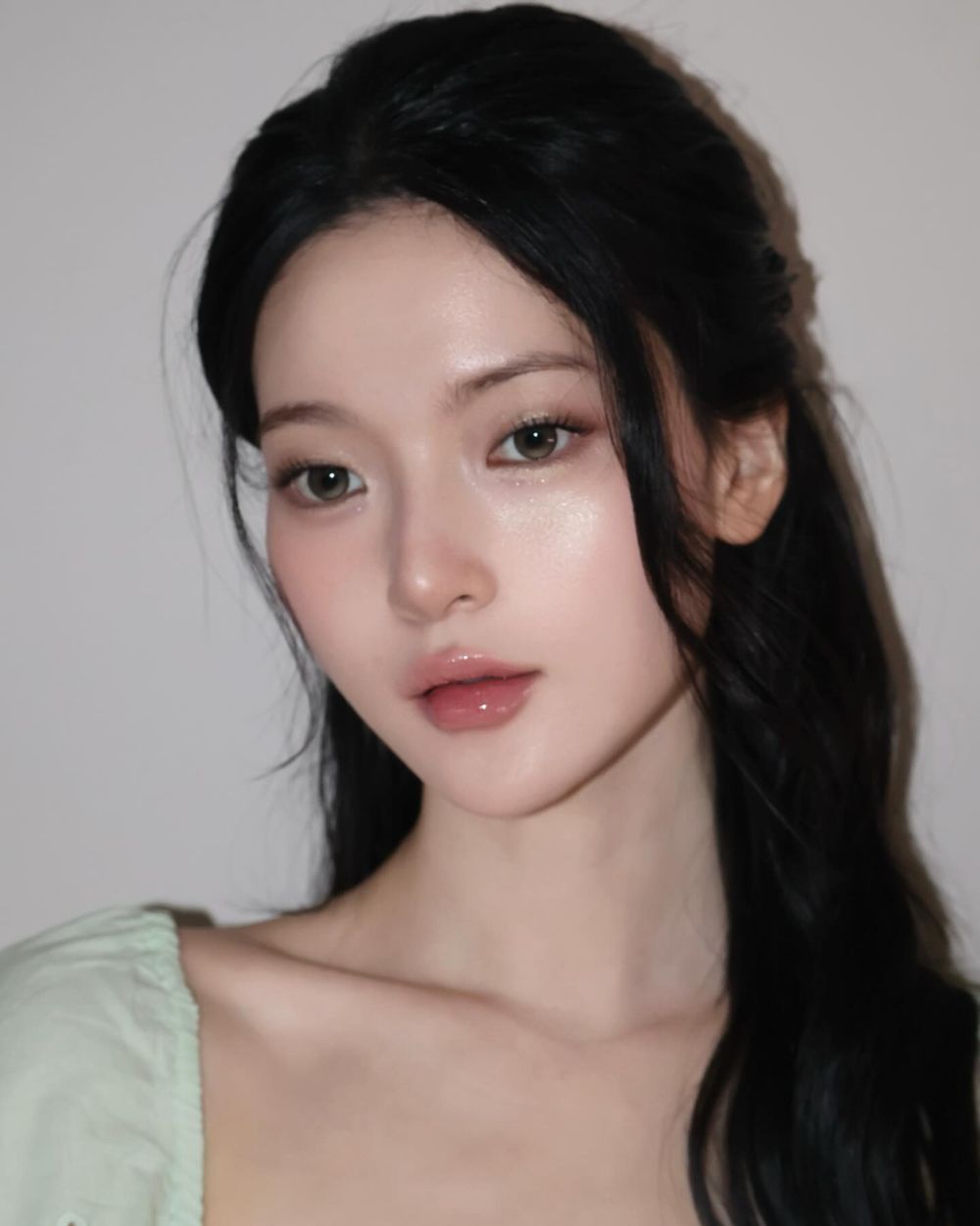 水光肌退潮？韓女都在瘋「AI美人碎鑽妝」打亮畫在這，比修容更顯五官立體、精緻度秒提高！-11