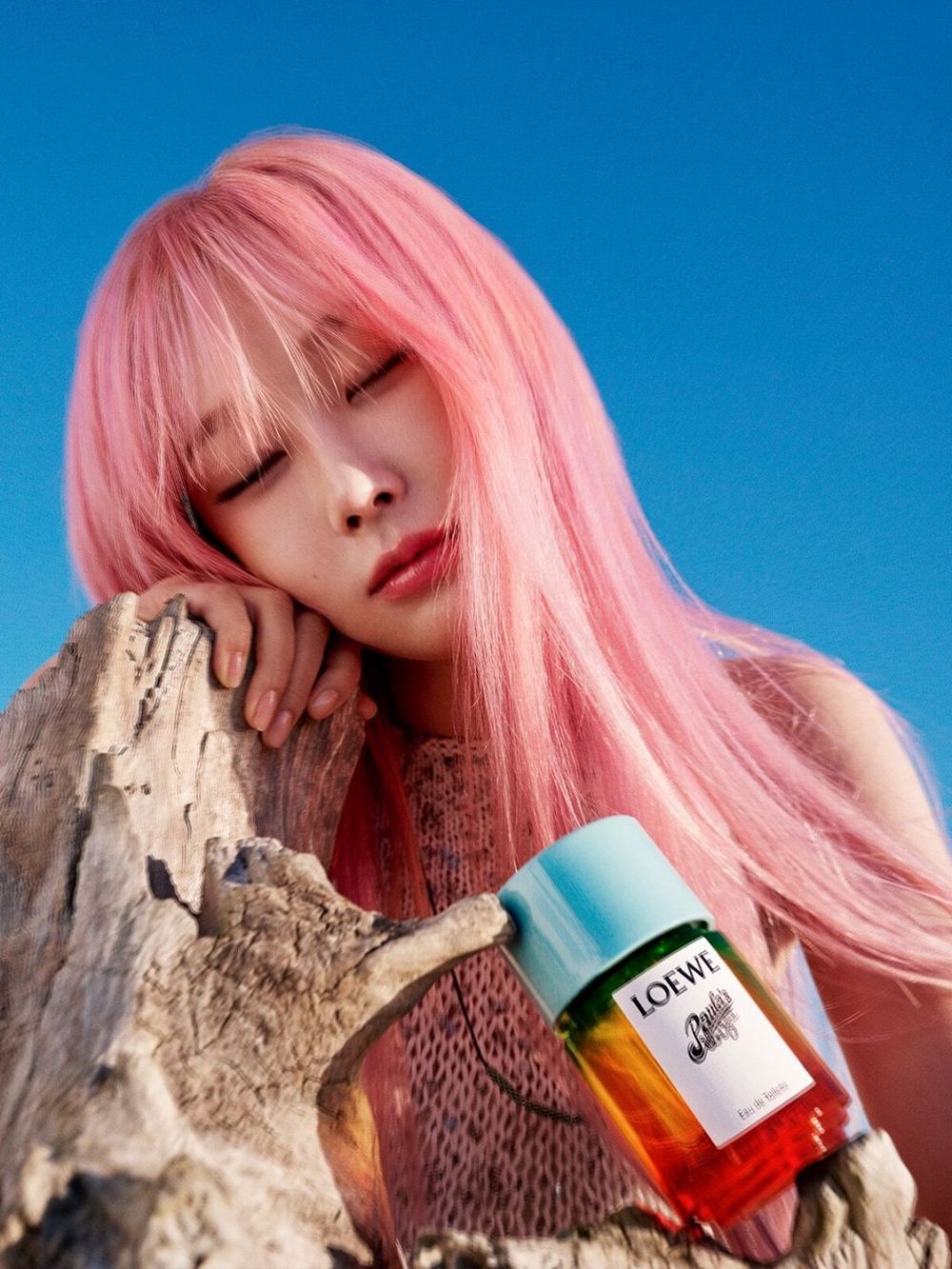 LOEWE品牌形象大使Giselle演繹2025「Paula’s Ibiza系列」全新夏季視覺，三款香氛創作必收藏！-3