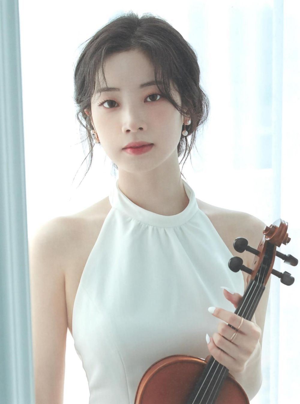 韓網公認6位樂器演奏超強的KPOP女偶像！Rosé、薇娟展現音樂天賦，IU獲封超全能音源女王！-4
