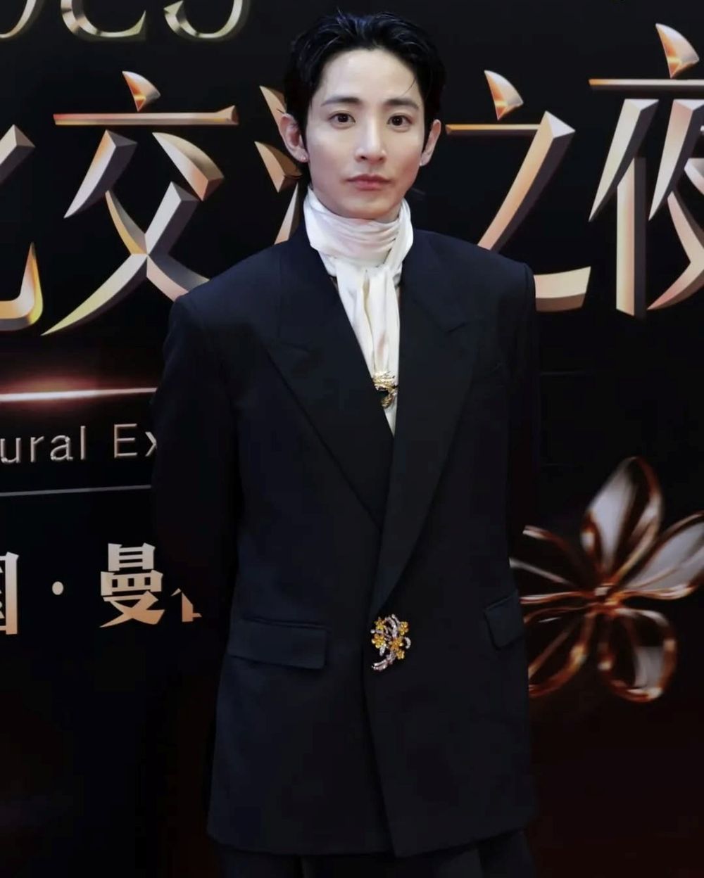 老公來了！李洙赫現身活動「非人類帥度」再現人間！眼神一對到就要石化！-2