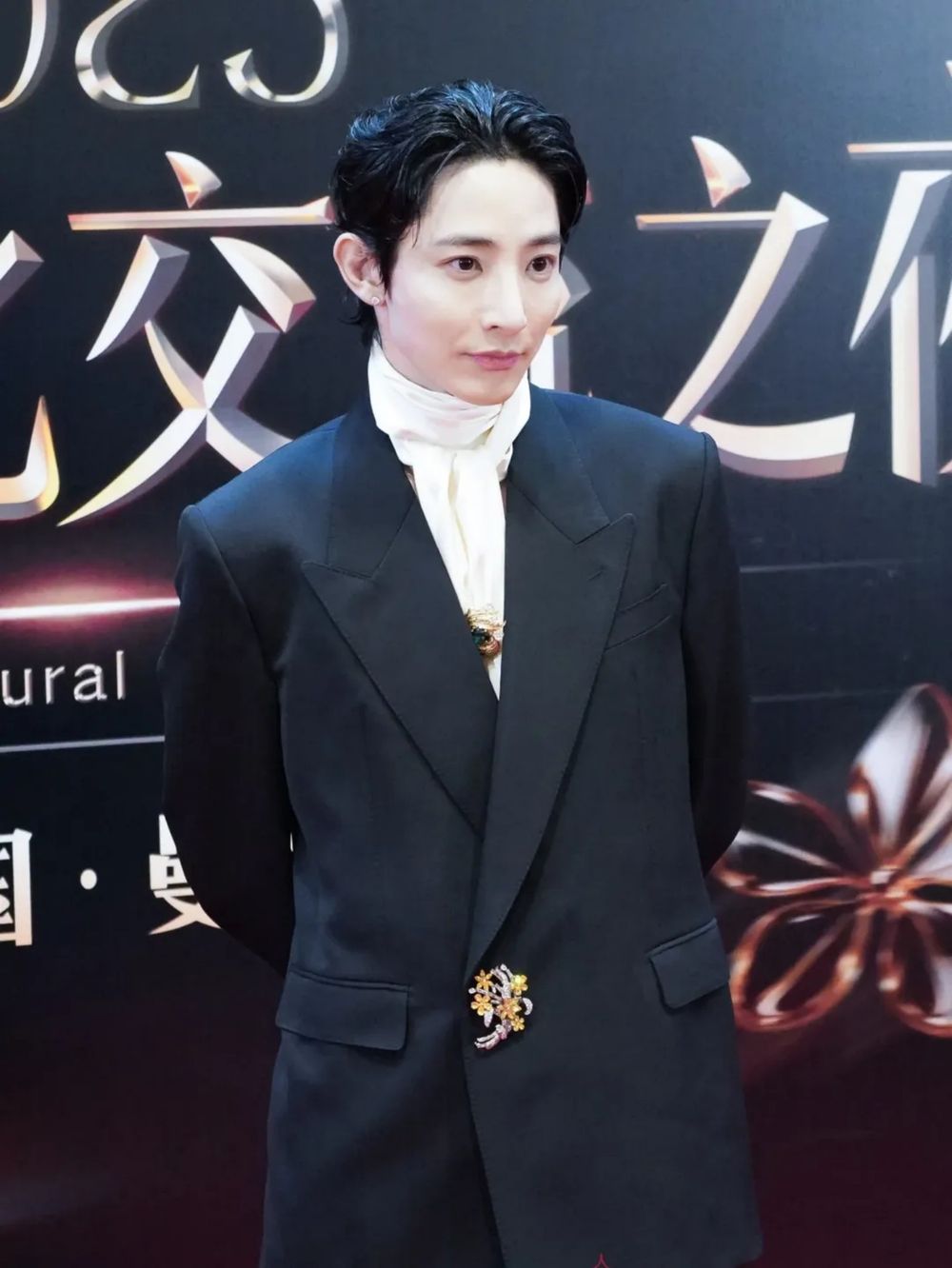 老公來了！李洙赫現身活動「非人類帥度」再現人間！眼神一對到就要石化！-6