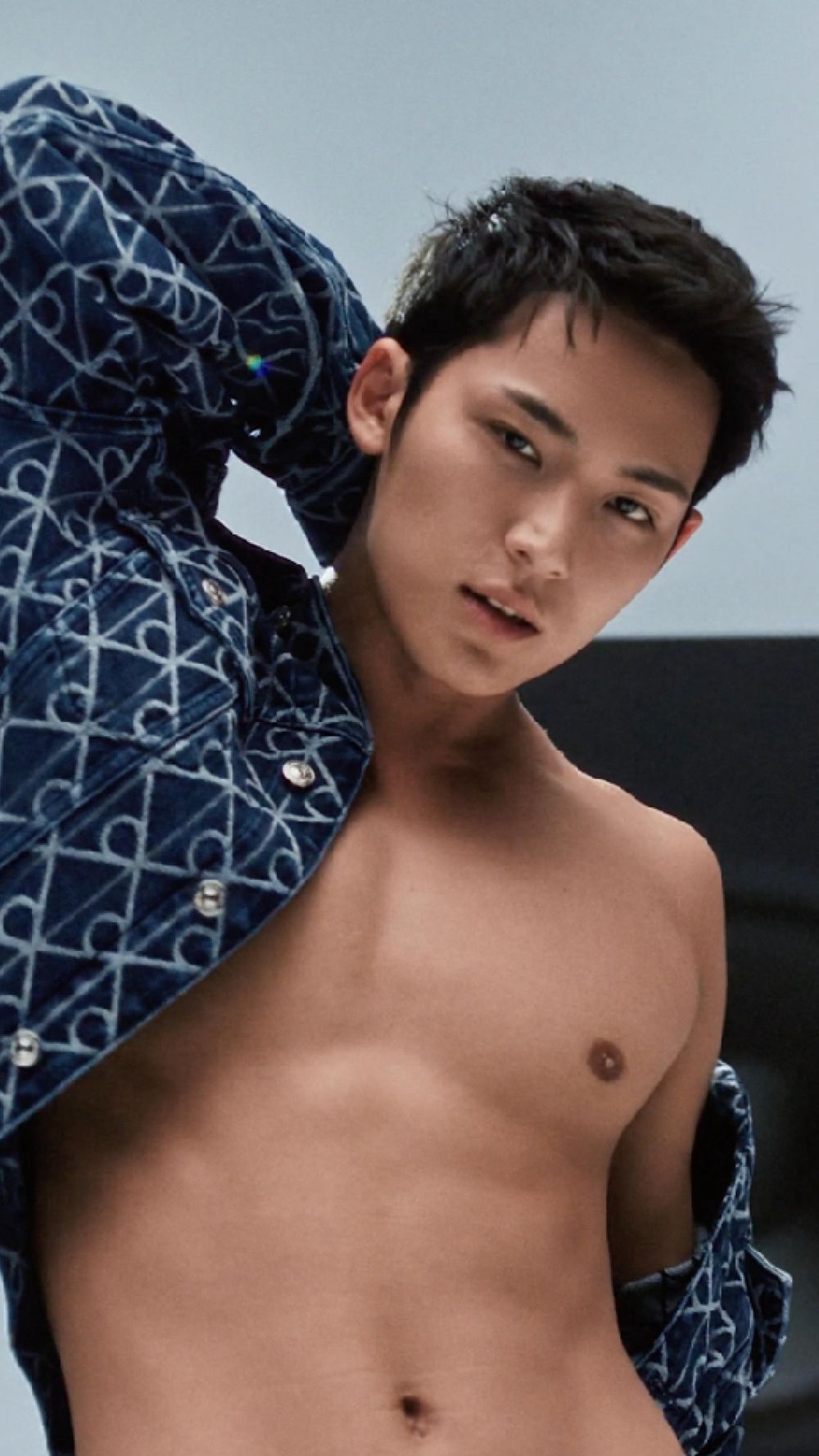 克拉先跪謝CK！珉奎最新Calvin Klein廣告「高清腹肌」大尺度全露、比葉黃素還有用！-9