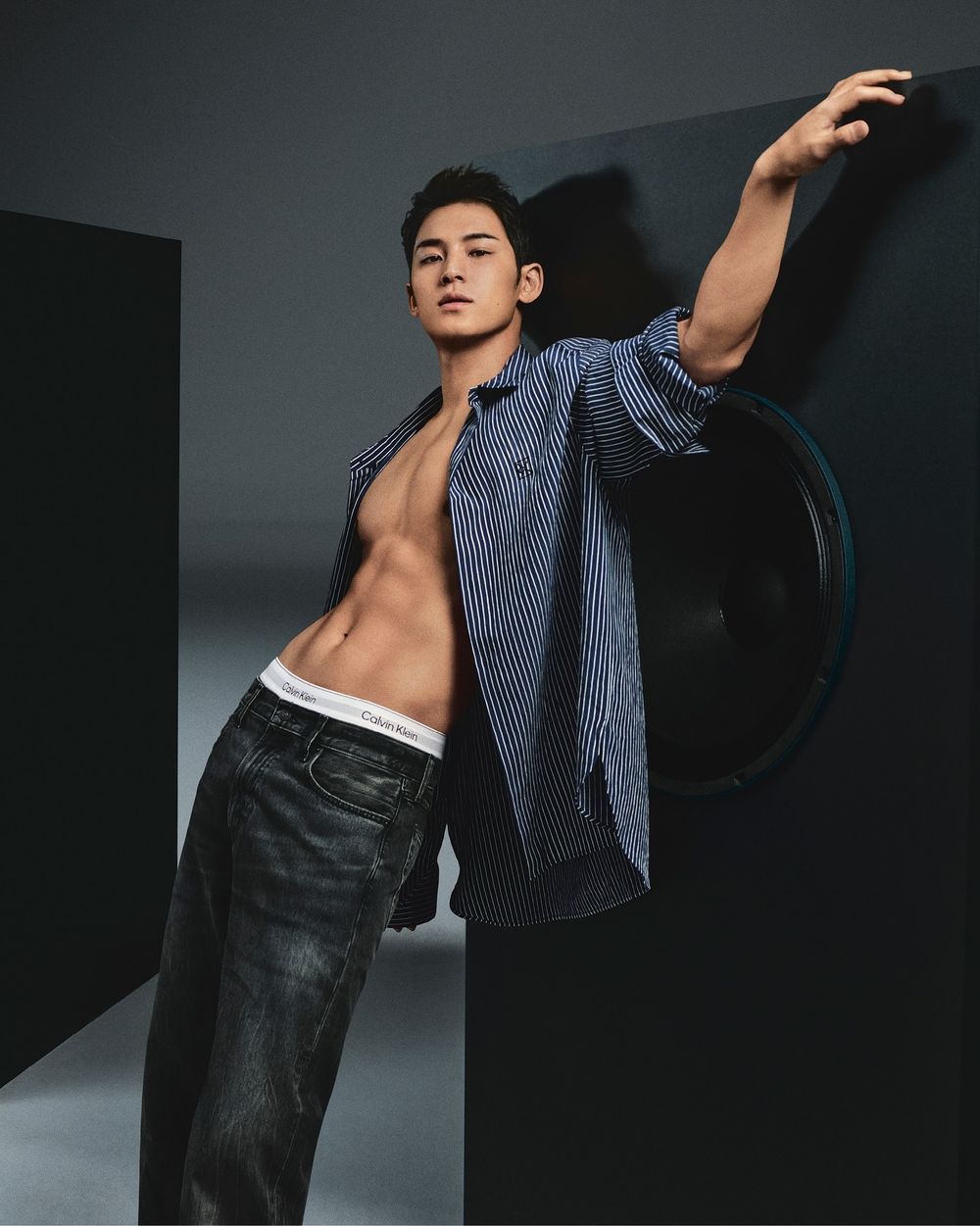 克拉先跪謝CK！珉奎最新Calvin Klein廣告「高清腹肌」大尺度全露、比葉黃素還有用！-5