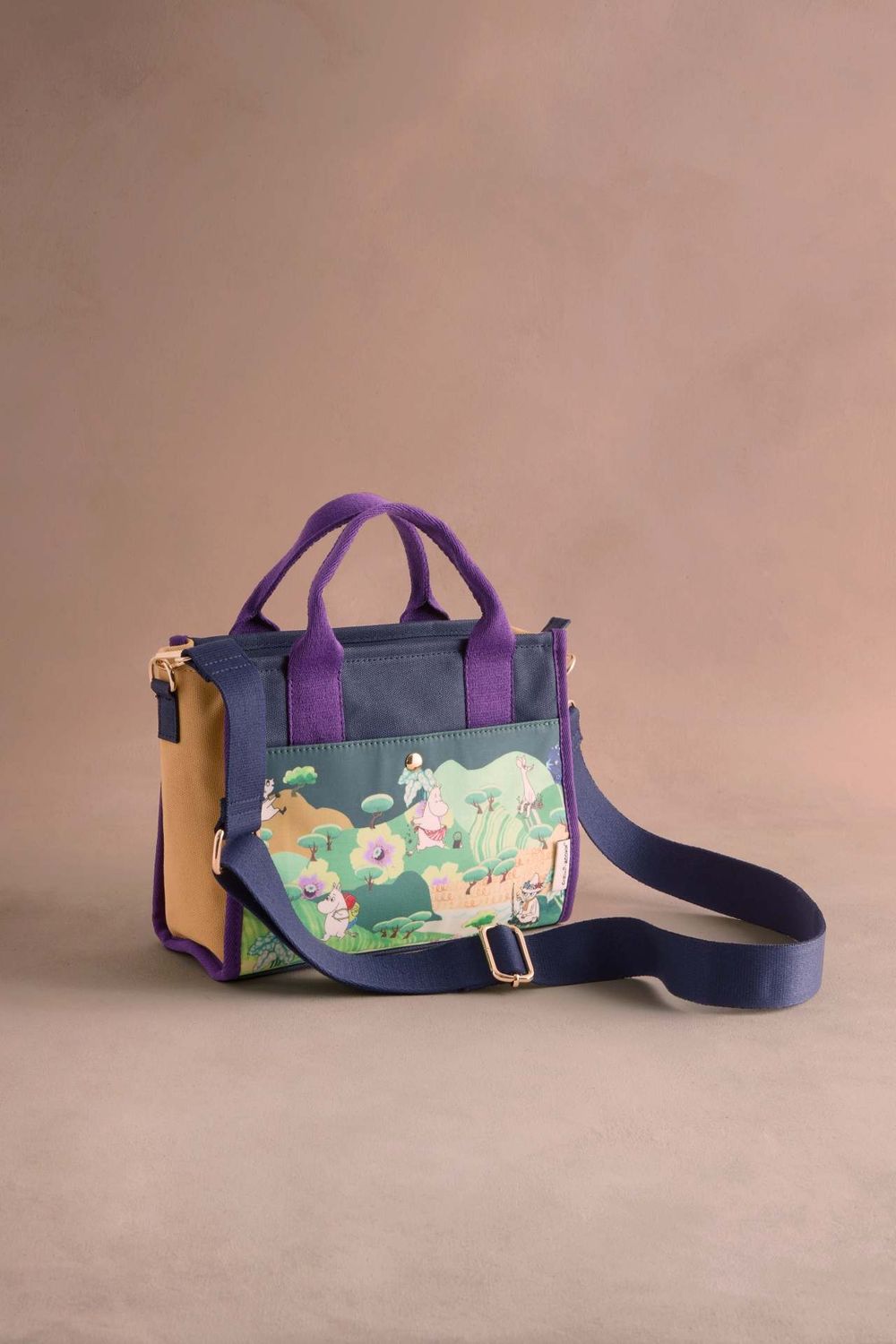 Cath Kidston真的很會聯名！姆明家族「嚕嚕米托特包、票夾、短夾」通通超可愛！-22