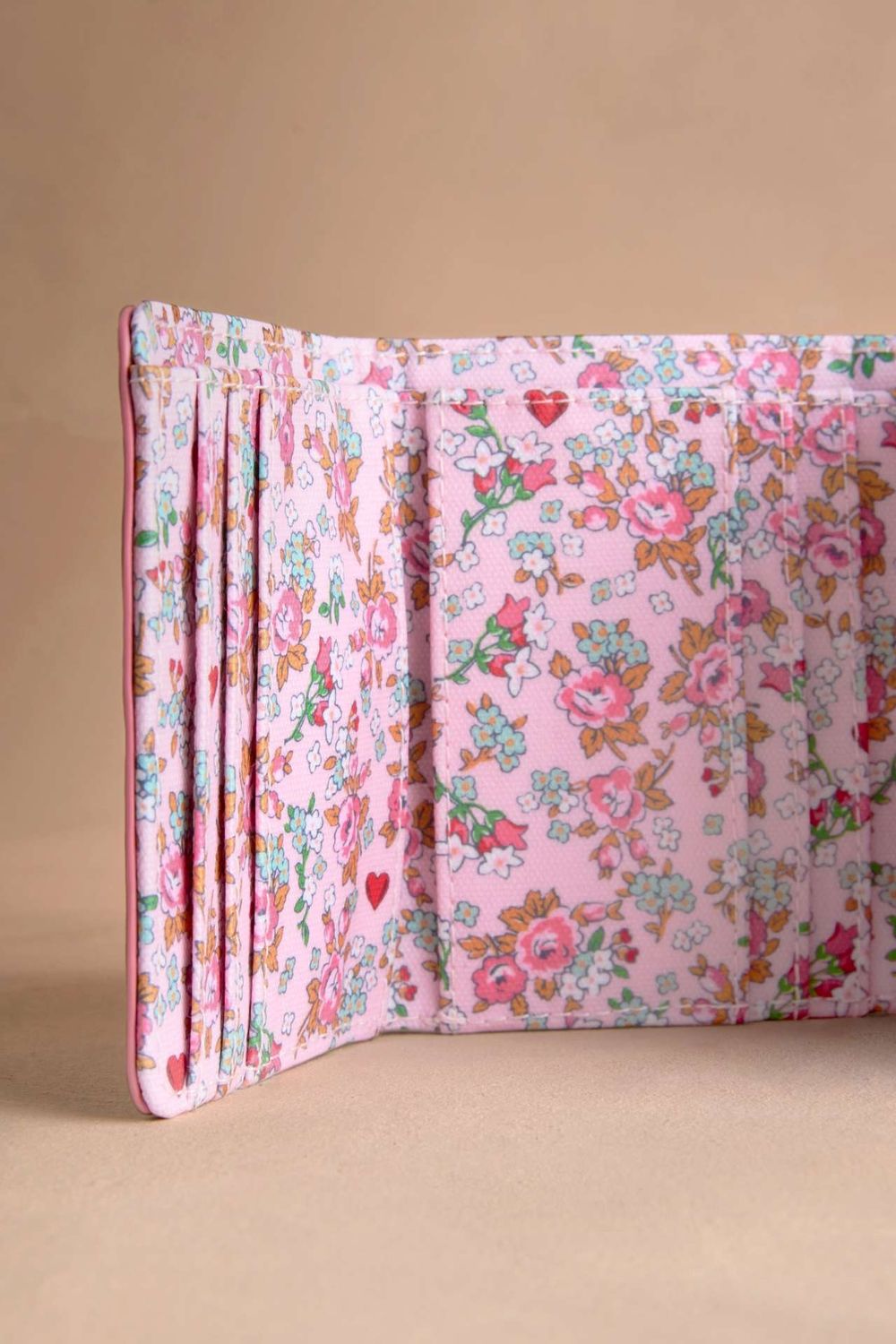 Cath Kidston真的很會聯名！姆明家族「嚕嚕米托特包、票夾、短夾」通通超可愛！-16