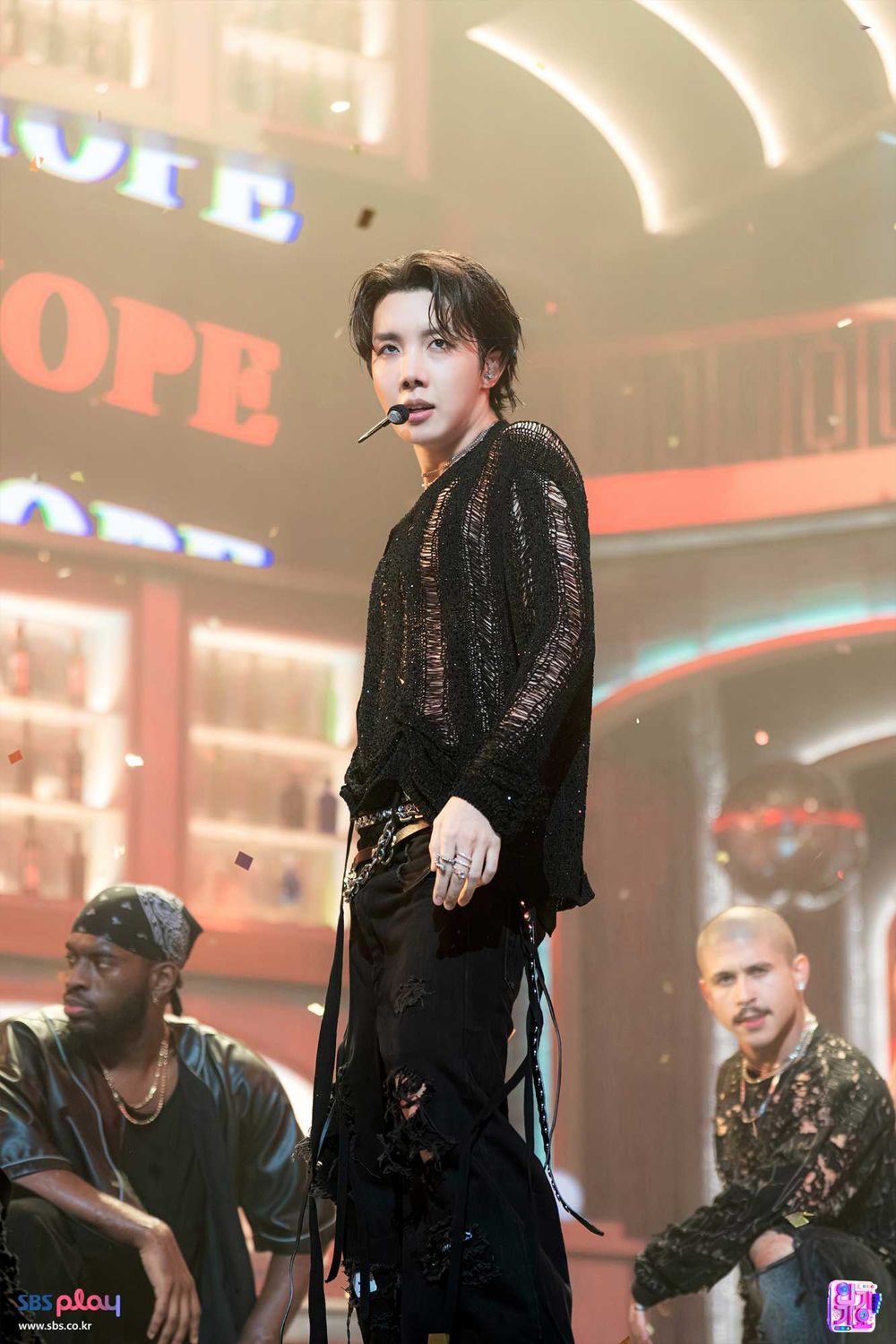 網熱議7位舞台掌握力最強的KPOP男偶像！j-hope、鉉辰魅力壓制全場，然竣表情演技封神！-2