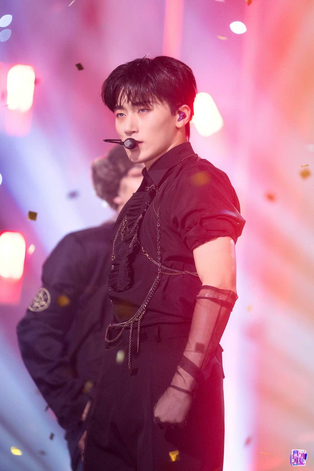 網熱議7位舞台掌握力最強的KPOP男偶像！j-hope、鉉辰魅力壓制全場，然竣表情演技封神！-6