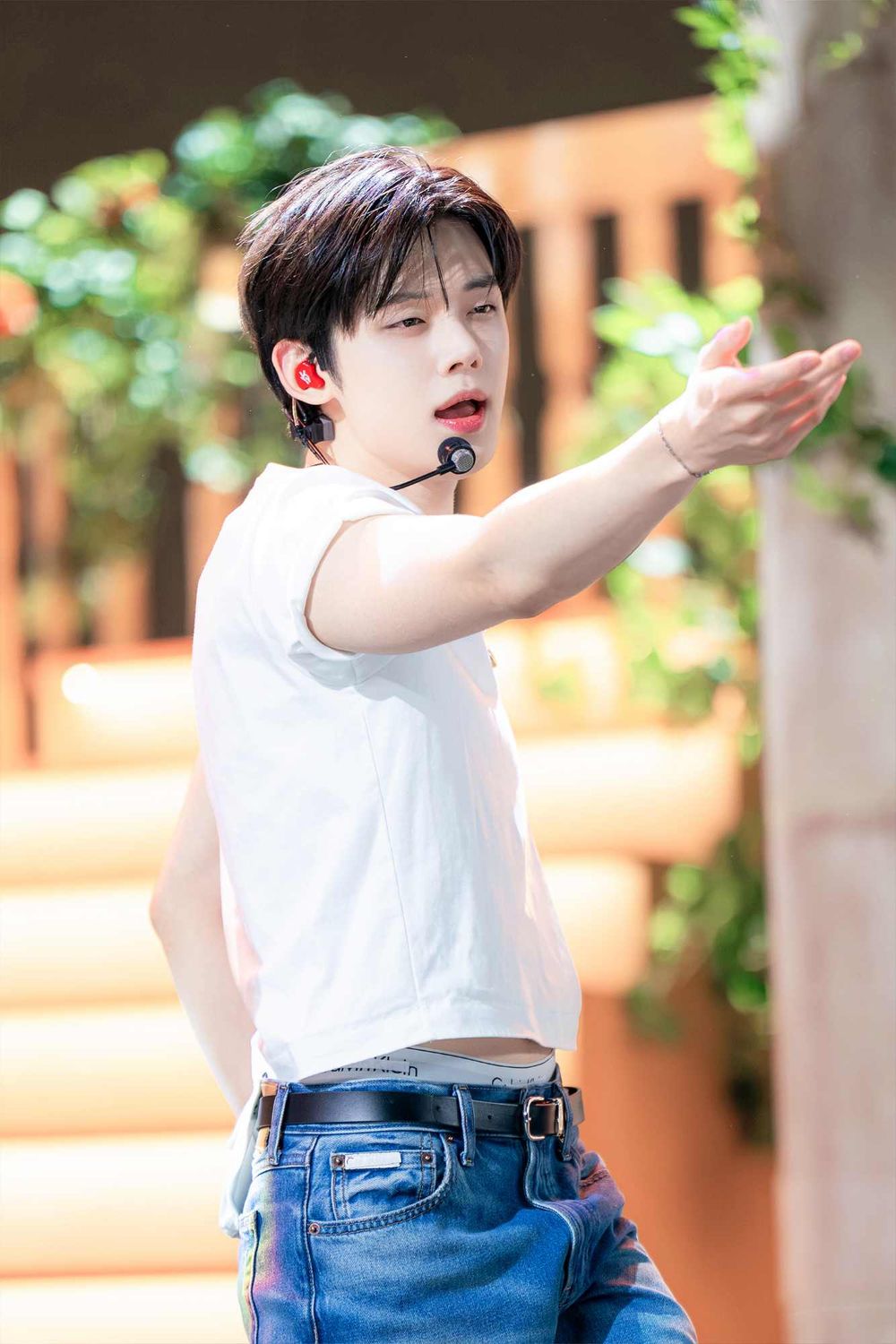 網熱議7位舞台掌握力最強的KPOP男偶像！j-hope、鉉辰魅力壓制全場，然竣表情演技封神！-15