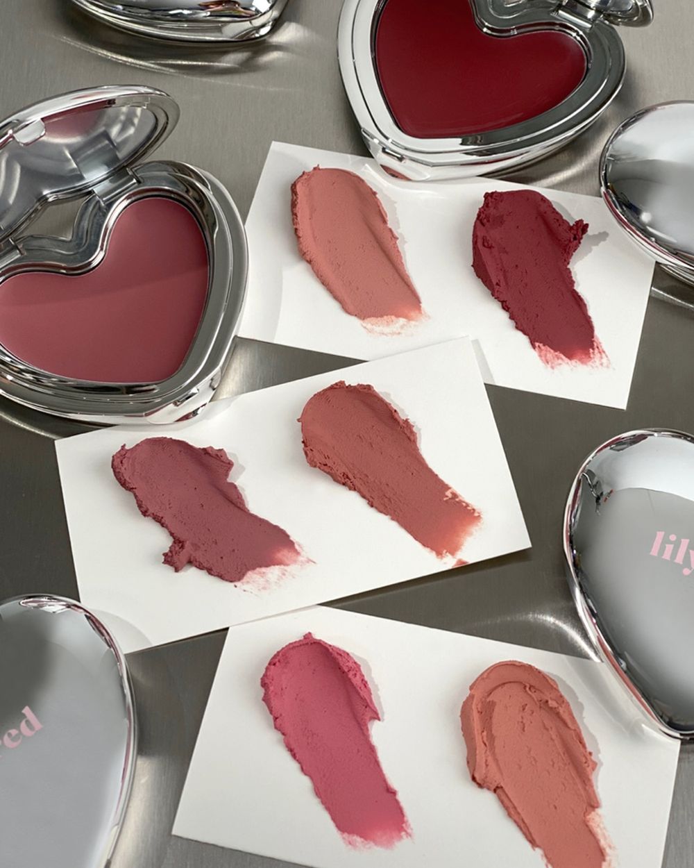 開賣秒搶爆！Lilybyred「愛心慕斯柔霧腮紅」甜酷登場，奶霜質地＋時髦鏡面外殼，眼唇頰一抹搞定，最多人搶竟是滿額禮！-4
