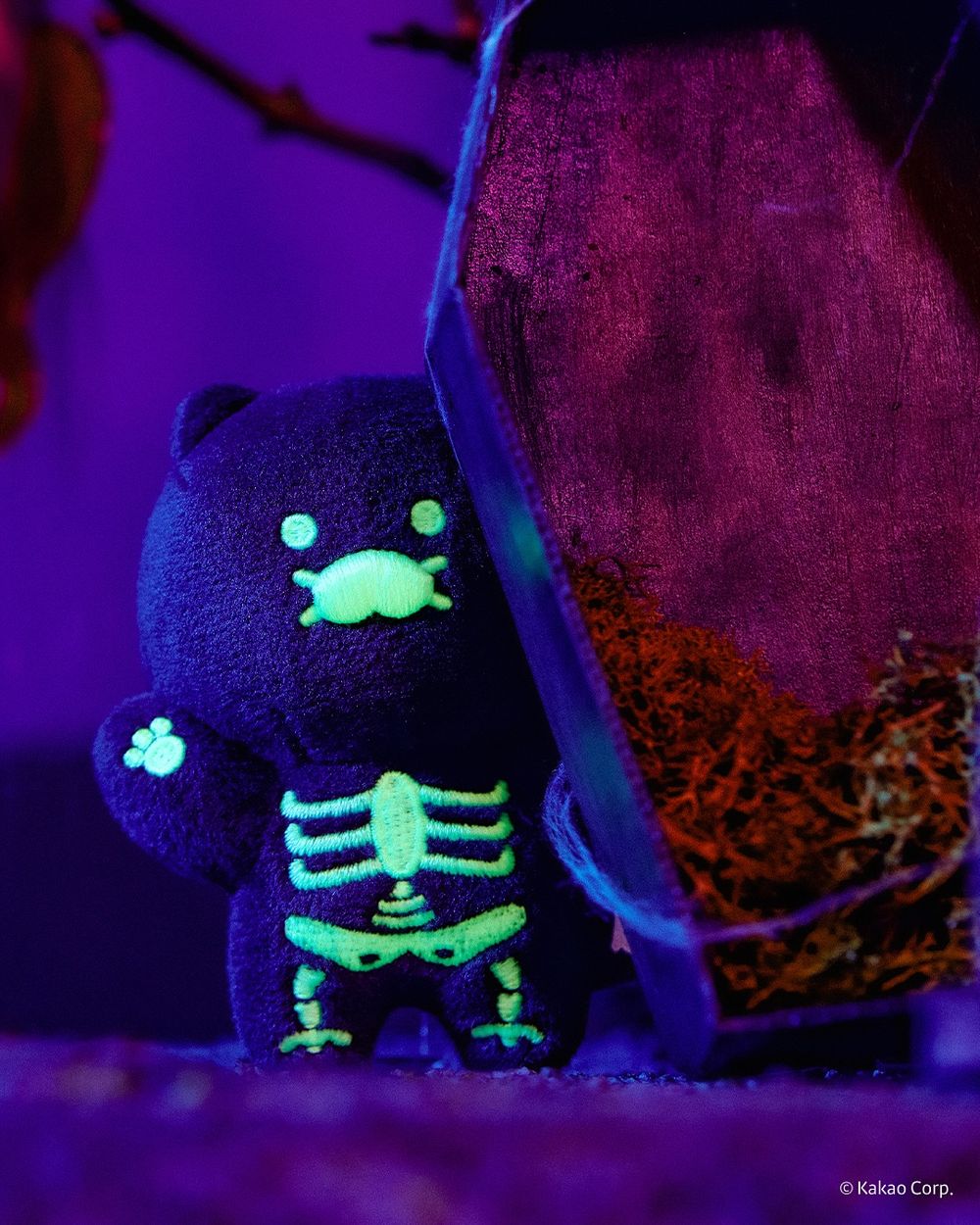 Kakao Friends鬼月限定「恐怖貓咪」系列開賣！「夜光骷髏春植吊飾、吸血鬼春植抱枕」全都太想要！-15