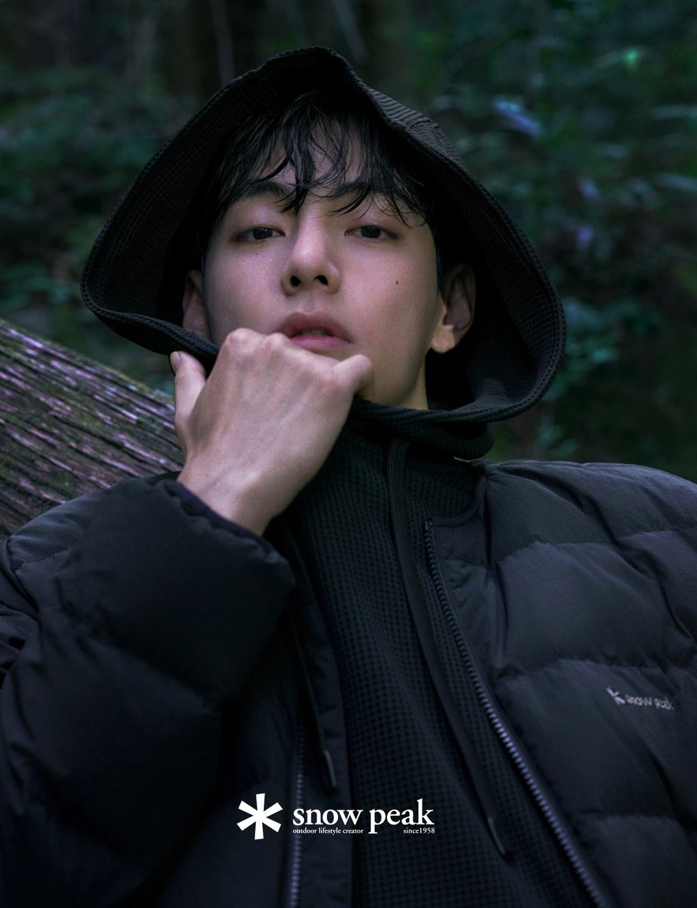 V金泰亨代言接不完！又拿下戶外品牌snow peak代言！森林隨便一站就是畫報大片！-9