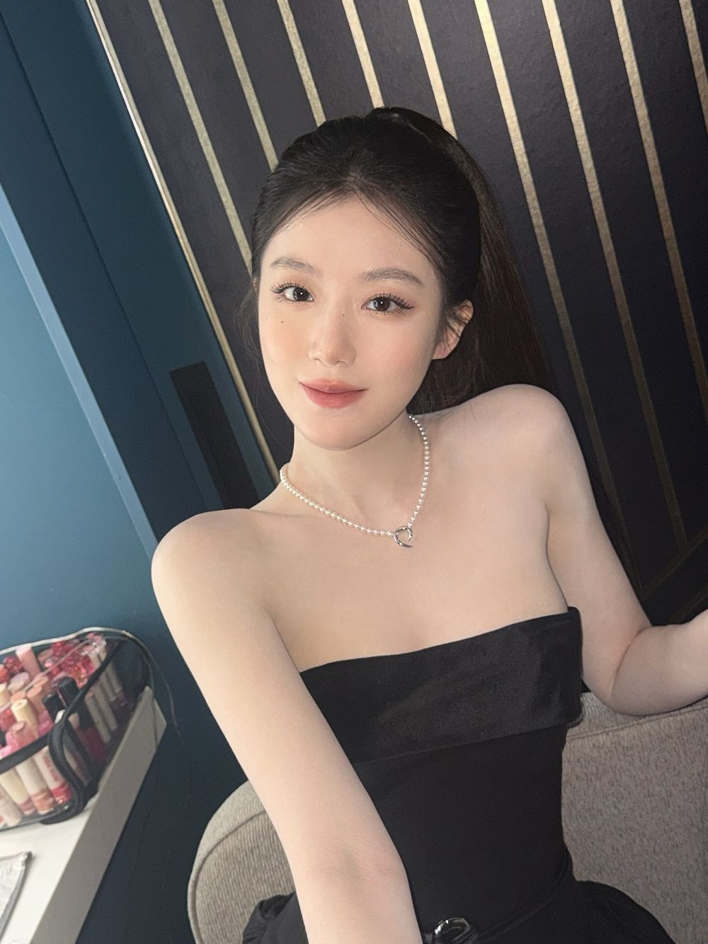 可以看到舒華本人了！接下SKECHERS代言、將現身台北信義區快閃店！期待看到女神啦！-15
