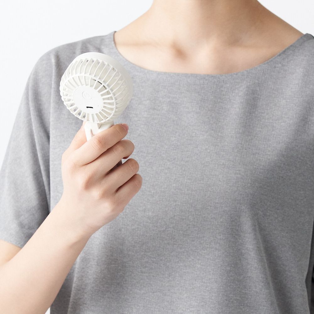 2025夏季必買3大手持風扇推薦！無印良品迷你風扇日妞也掃貨、「這款」風扇還有冰敷功能太消暑！-2