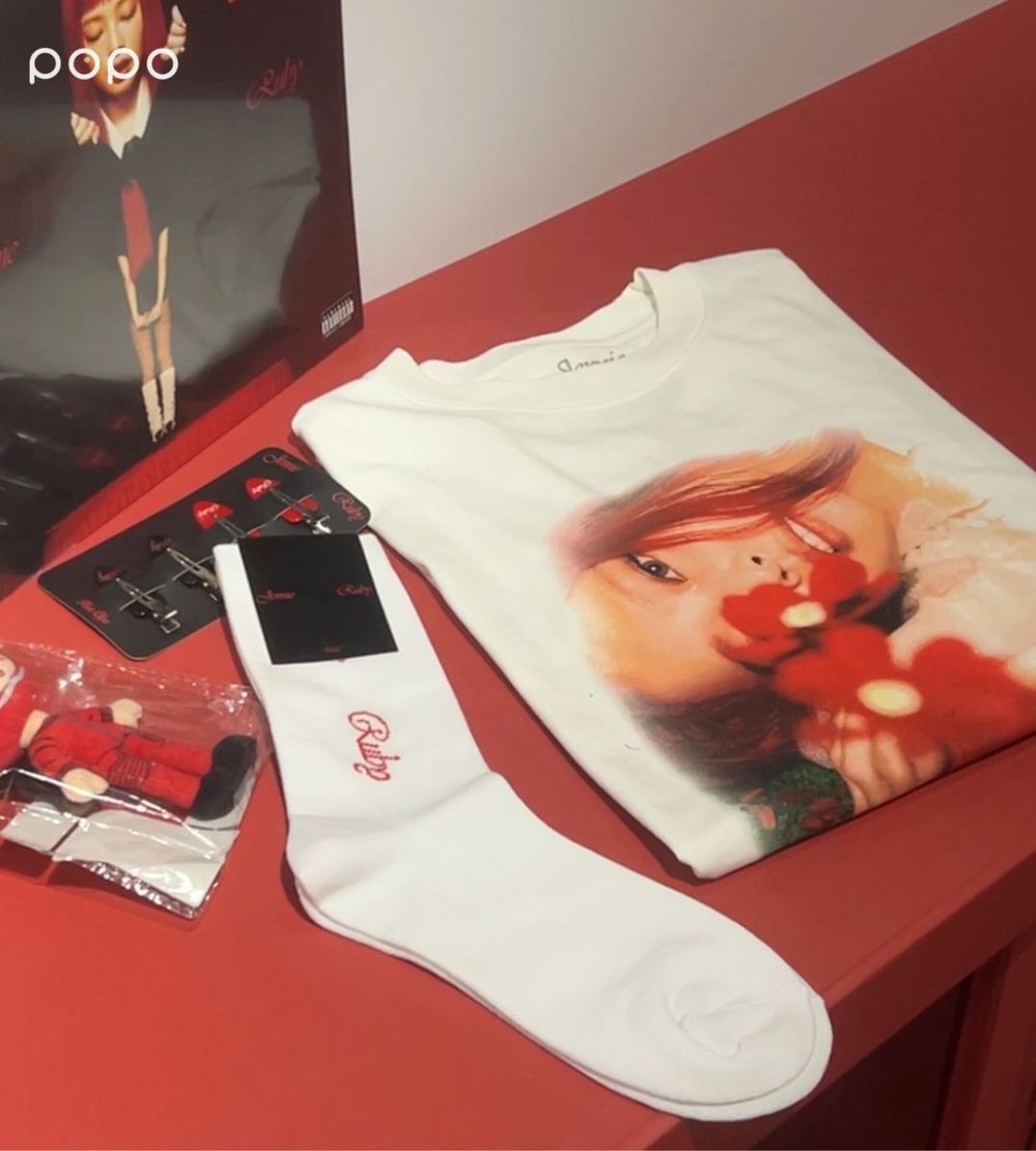 JENNIE快閃店限時四天來台！紅寶石色調空間太好拍、「公仔鑰匙圈」必買周邊價格&滿額贈一次看！-5