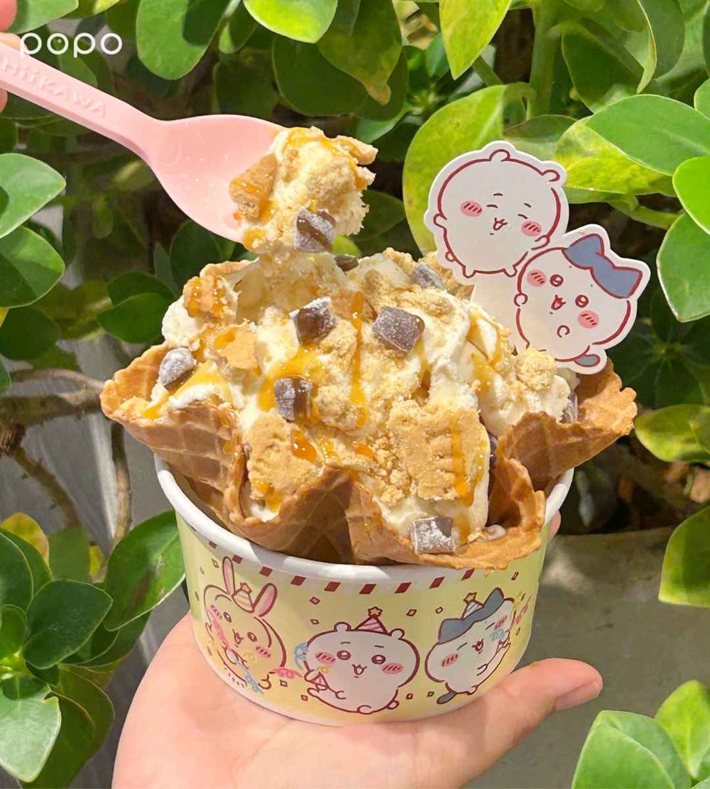 酷聖石跟吉伊卡哇聯名了！「烤布蕾冰淇淋」+吉伊立體湯匙可愛到捨不得吃、還有Q翻徽章要買！-6
