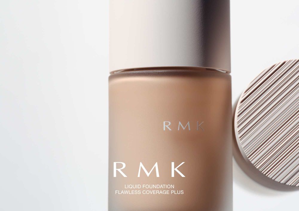 底妝界的冰美式！RMK全新「完美無瑕粉底液PLUS」，一抹細膩融膚，用「輕彈手法」讓立體部位更明亮、輪廓更深邃！-13