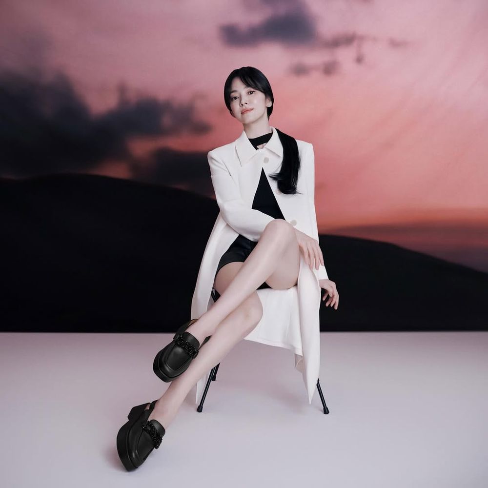 短髮喬神再創美貌巔峰！宋慧喬FitFlop新廣告看了好想買！同款「美腿神鞋」幫你找到了！-7