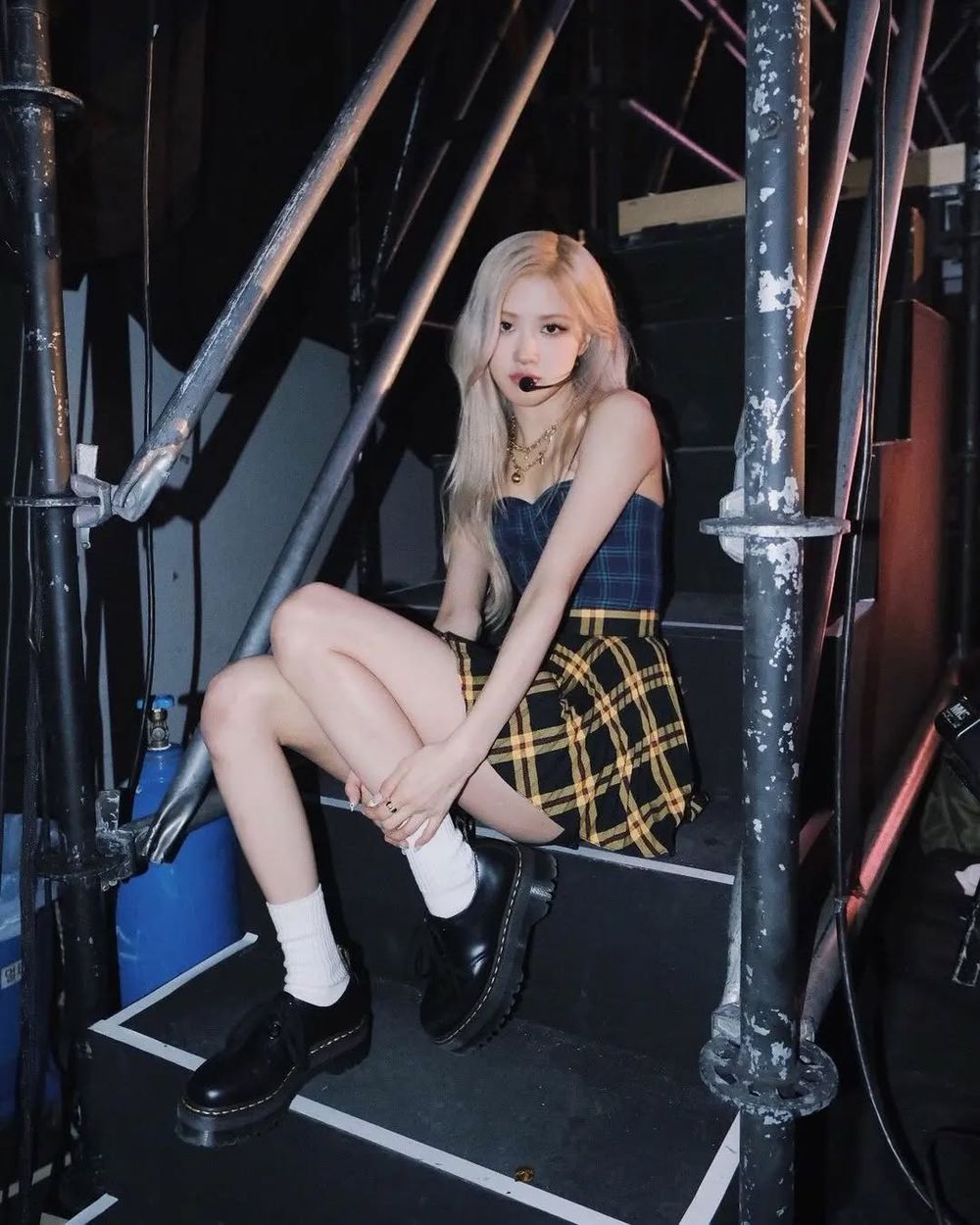 最美馬汀來了！GD、Rosé韓星都愛的神鞋「極簡厚底款」投資一雙不後悔！-2