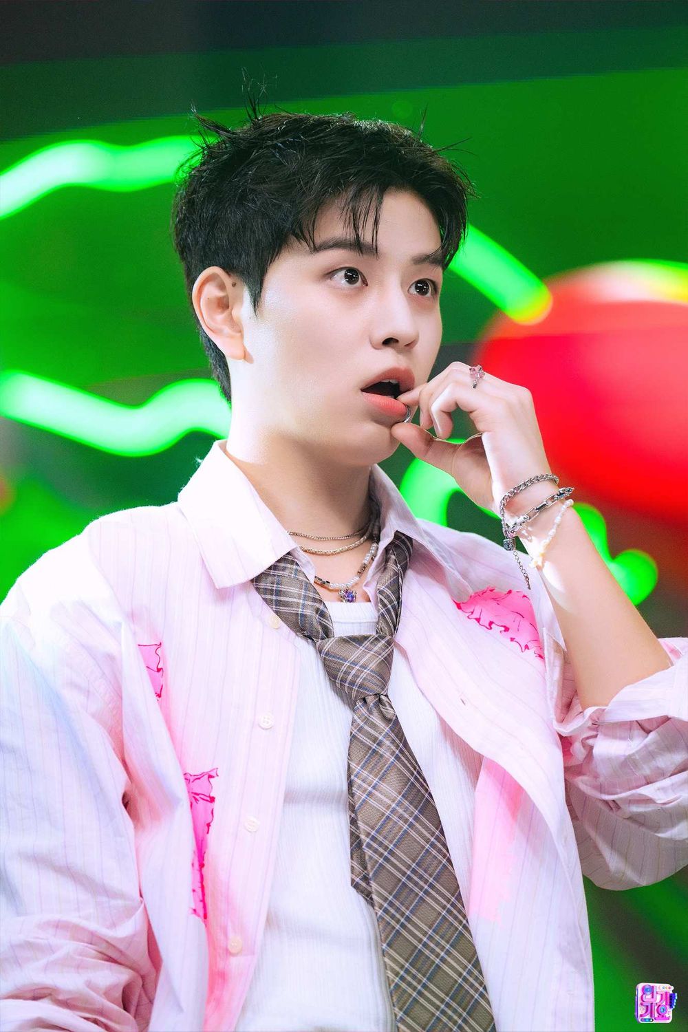 網熱議6位最適合「秋天感性」的KPOP男團主唱！柾國、昇玟上榜，勝寛唱功聽到落淚！-9