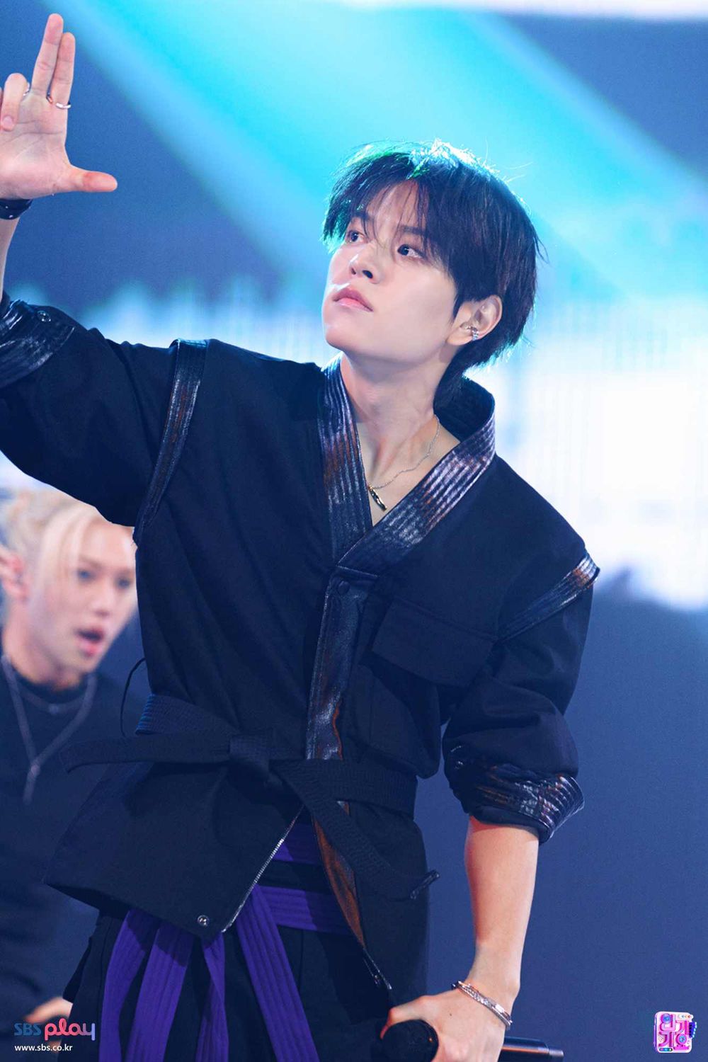 網熱議6位最適合「秋天感性」的KPOP男團主唱！柾國、昇玟上榜，勝寛唱功聽到落淚！-8