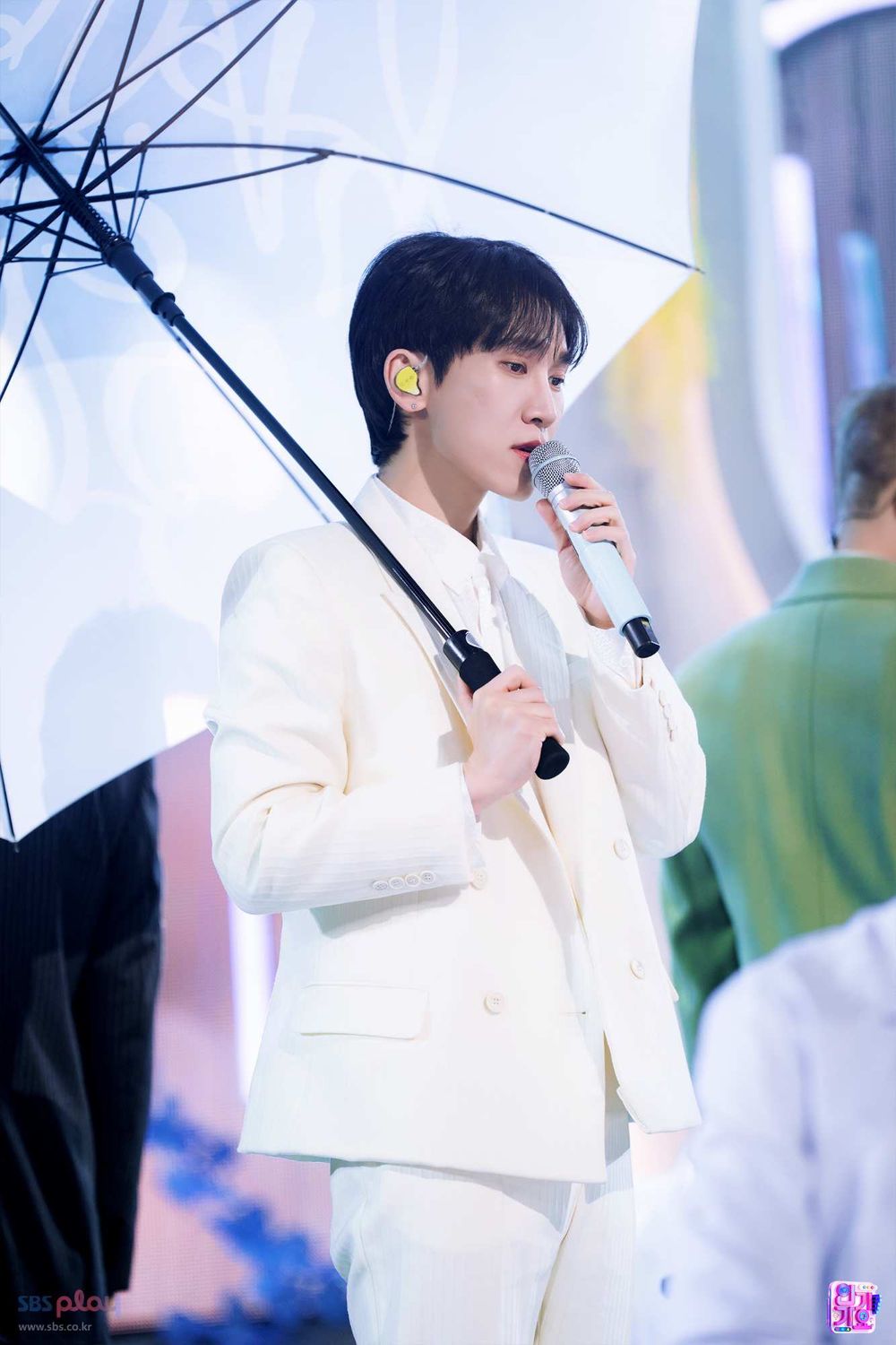 網熱議6位最適合「秋天感性」的KPOP男團主唱！柾國、昇玟上榜，勝寛唱功聽到落淚！-5