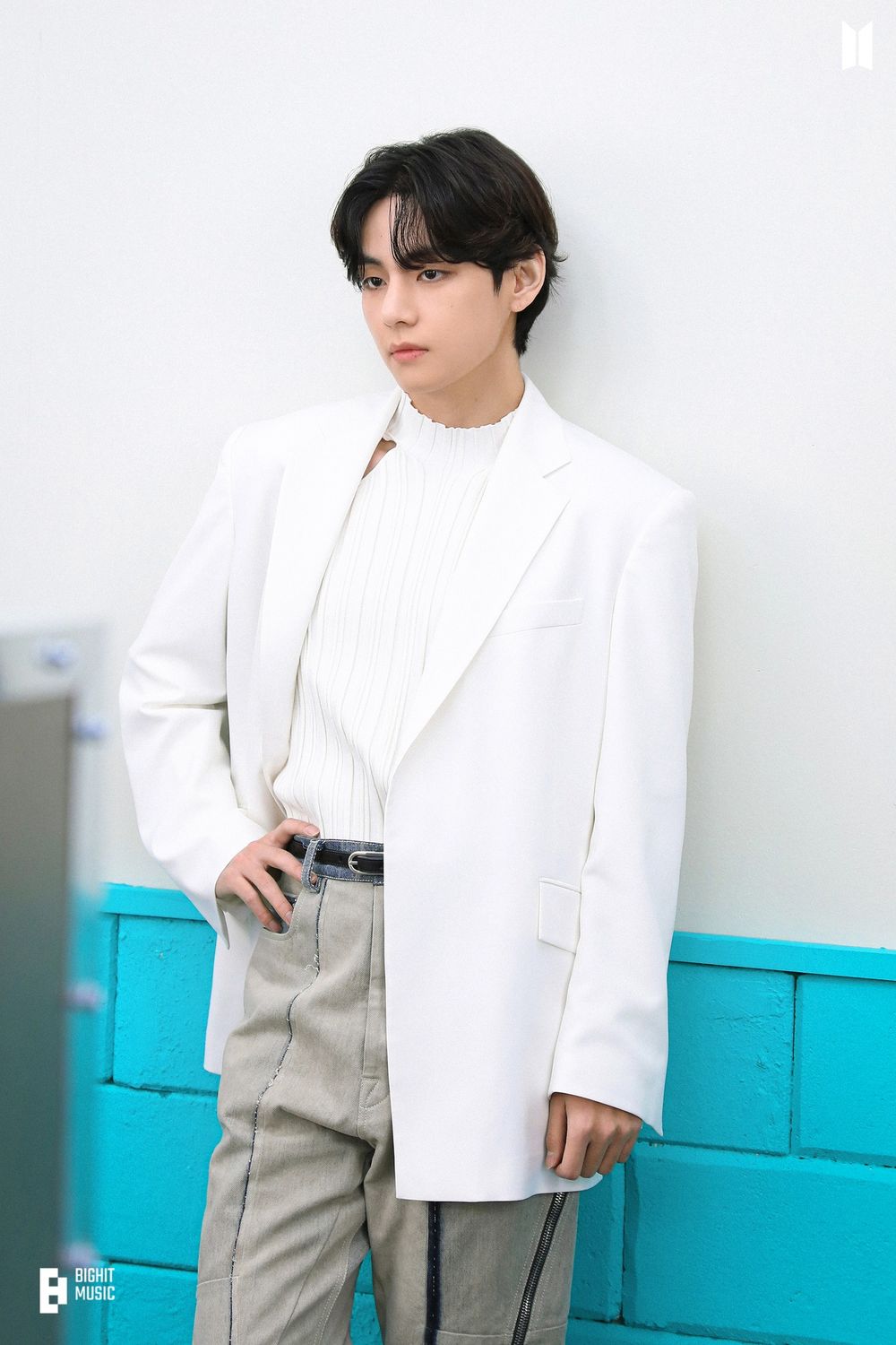 網熱議6位「醬油系」KPOP男偶像代表！防彈V、Stray Kids鉉辰入列，成訓高冷貴族氣質滿分！-5