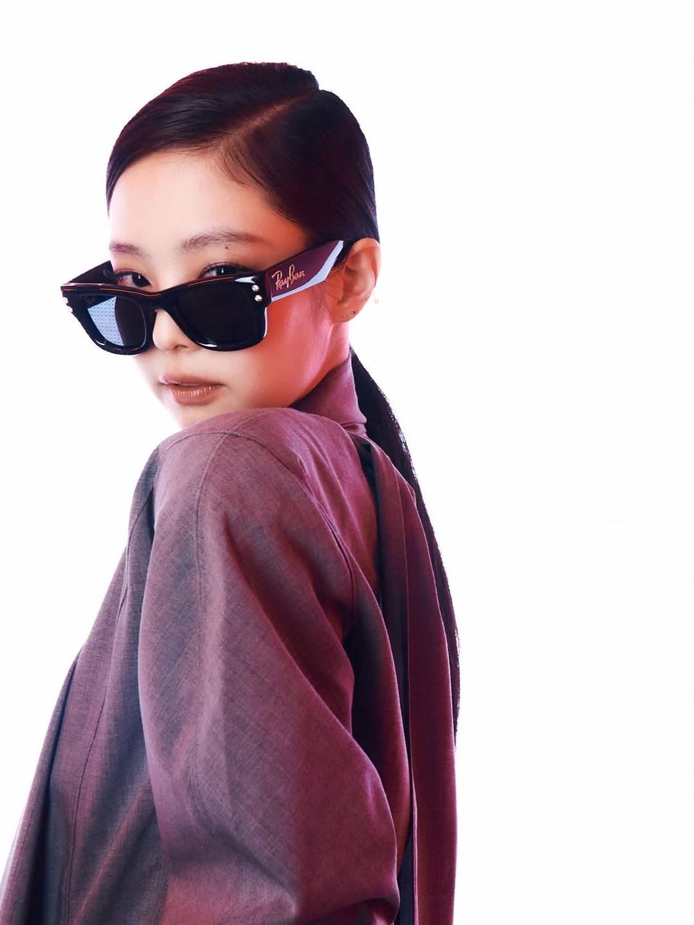 Jennie代言大洗牌？掰了GM驚喜現身Ray-Ban雷朋活動！同款「小臉墨鏡」讓品牌再爆火！-4