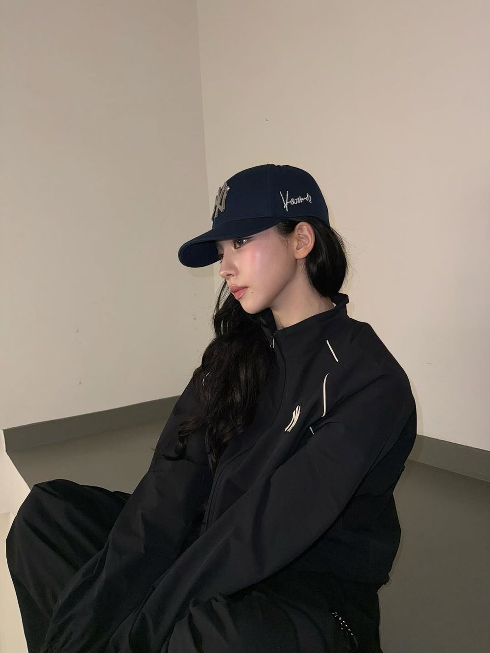 最適合戴帽子的女人！MLB最新Karina卡寶簽名棒球帽秒售罄！全網崩潰求補貨！-2