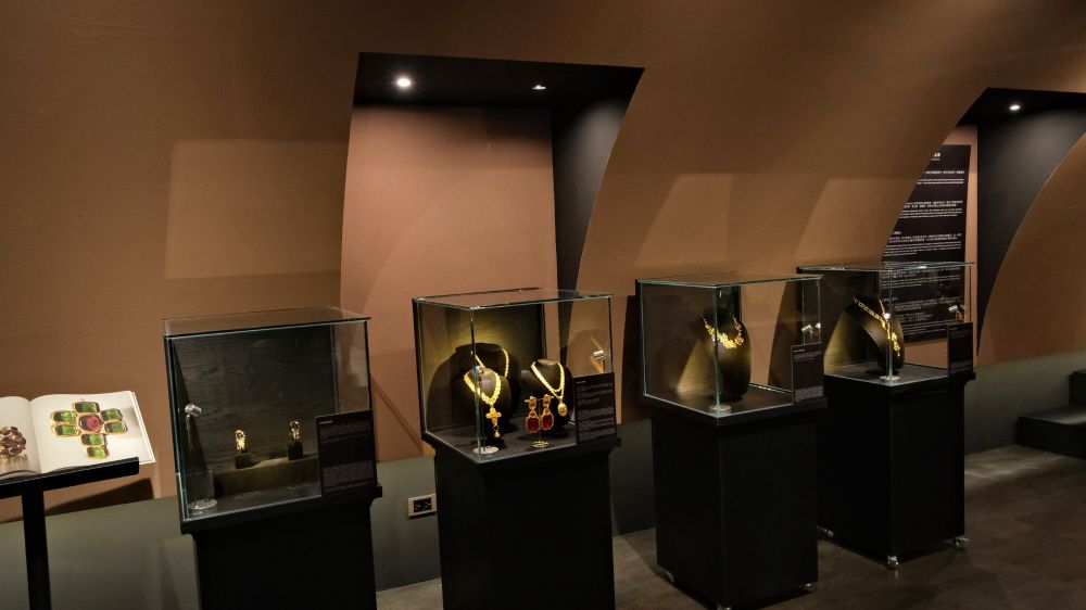 不用飛日本逛了！復古精品選品店「老倫敦」台北開實體店！香奈兒、愛馬仕經典包通通有！-14