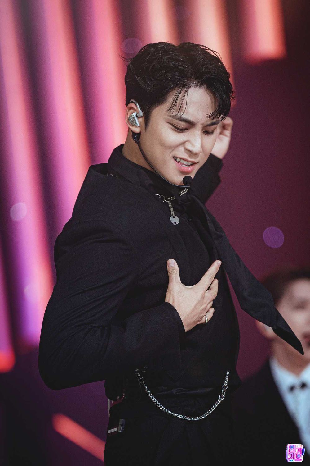 韓網認證7位「直拍匠人」KPOP男偶像！SKZ鉉辰「神級舞台」大殺四方，SEVENTEEN珉奎魅力爆發！-8