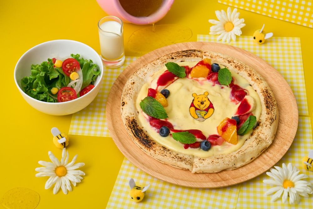 維尼粉絲快衝！東京小熊維尼咖啡廳「蜂蜜水果優格、大臉維尼雞肉燉飯」Q到捨不得吃，這天開幕！-7