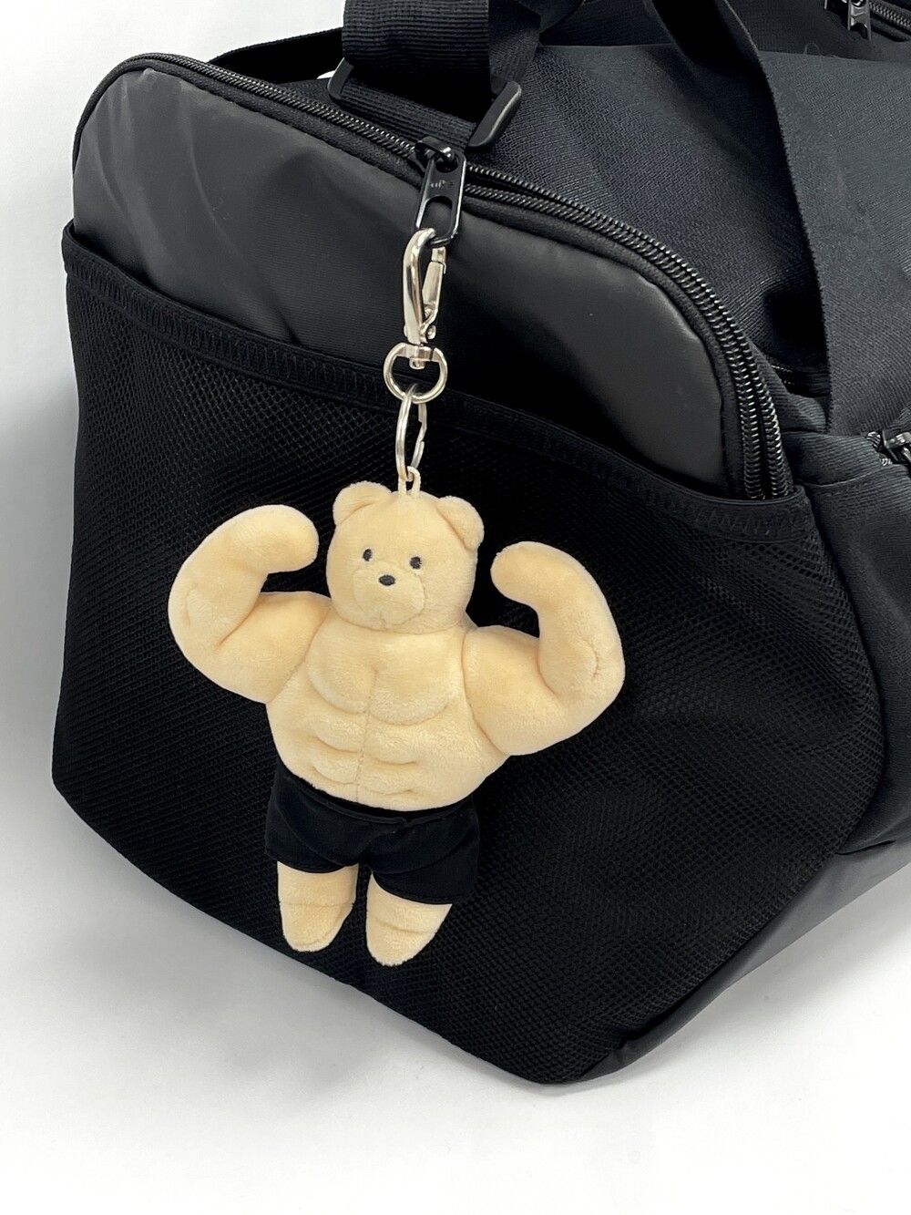 2025最新4大爆紅人氣IP盤點！泡泡瑪特「星星人」Lisa、伯賢都超愛，「這隻熊」是新一代搶錢王！-17