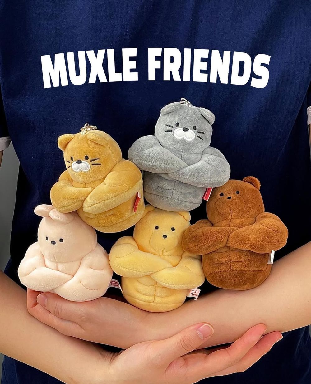 2025最新4大爆紅人氣IP盤點！泡泡瑪特「星星人」Lisa、伯賢都超愛，「這隻熊」是新一代搶錢王！-21