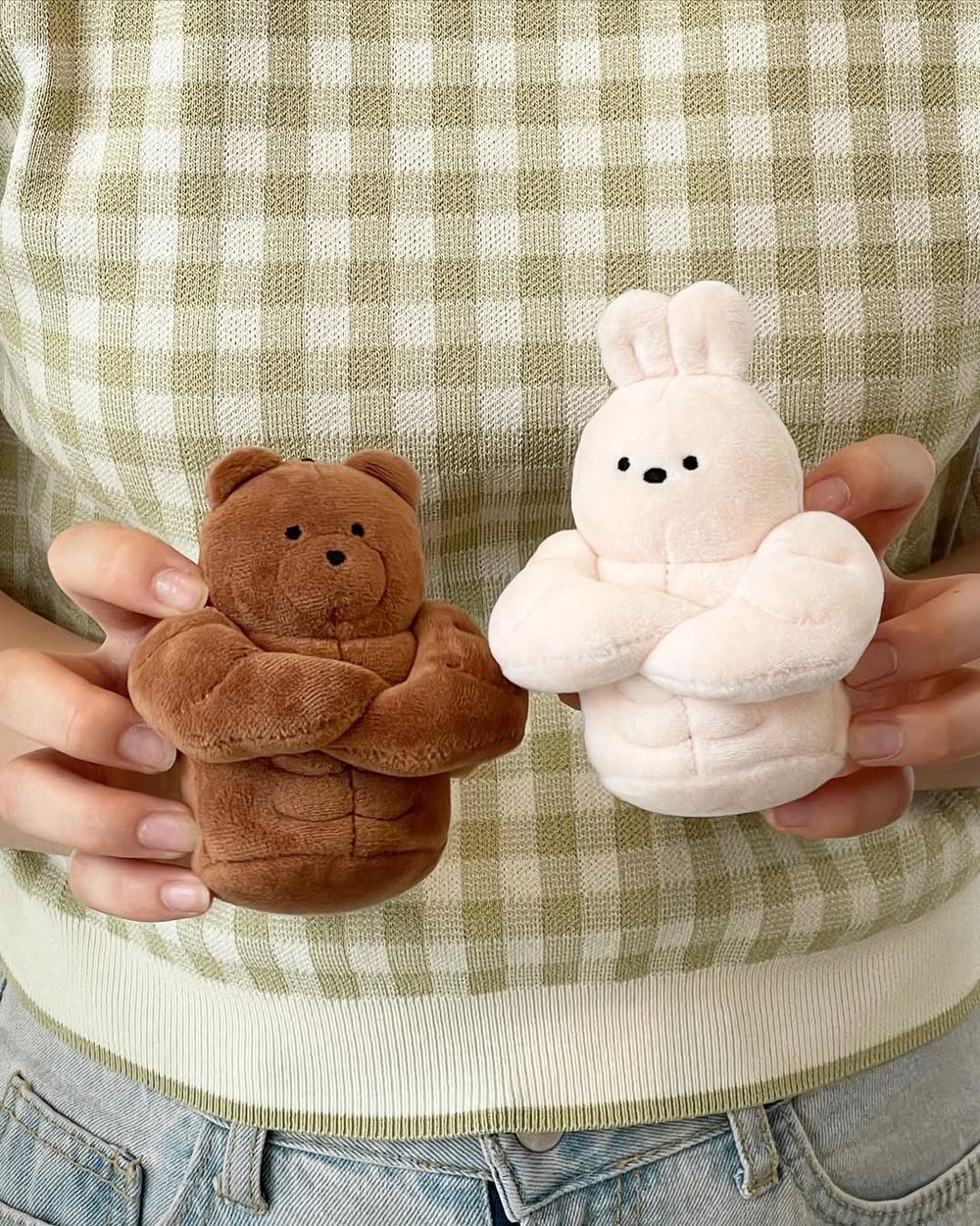 2025最新4大爆紅人氣IP盤點！泡泡瑪特「星星人」Lisa、伯賢都超愛，「這隻熊」是新一代搶錢王！-20