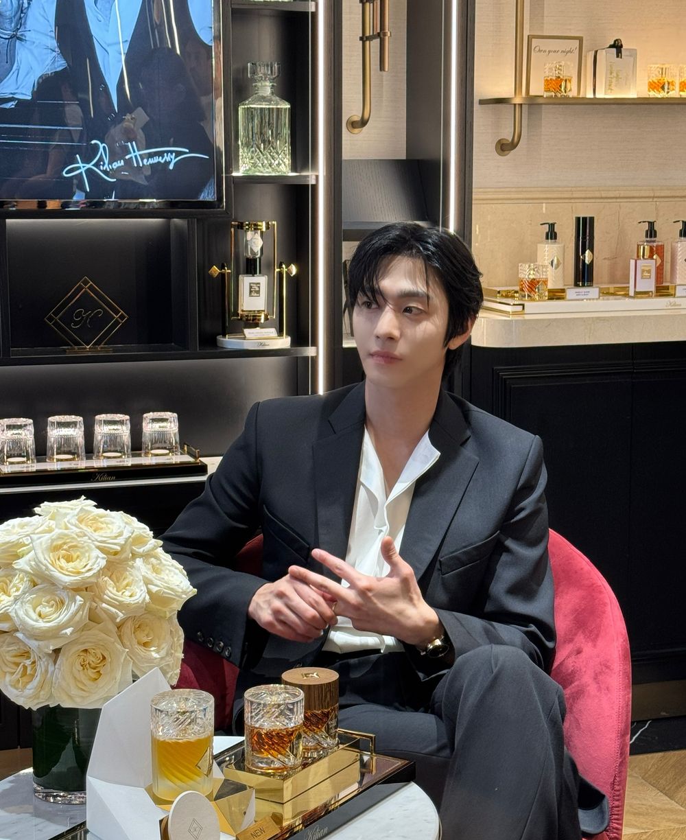 接棒鉉辰！KILIAN PARIS宣布安孝燮擔任品牌摯友，首推冰感酒香新作「冰鎮天使稅」苦橙、肉桂、琥珀，神秘又克制！-12