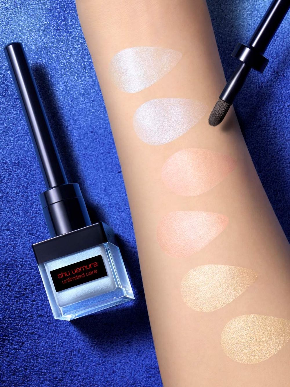 專櫃最強珍珠光打亮液！日本賣翻植村秀「精華拋光筆」台灣也開搶，一抹提亮去黃、還能當腮紅，飽滿水光輕鬆Get！-4