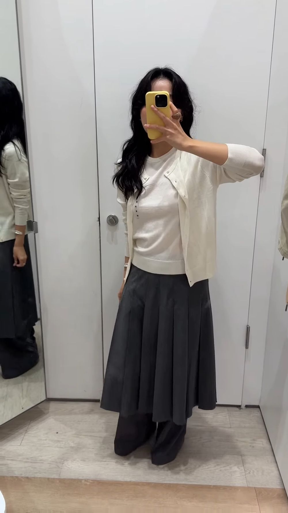 內行人激推！UNIQLO新一季「隱藏五大神品」公開！這件百褶裙呼聲最高、韓妞都買了！-7