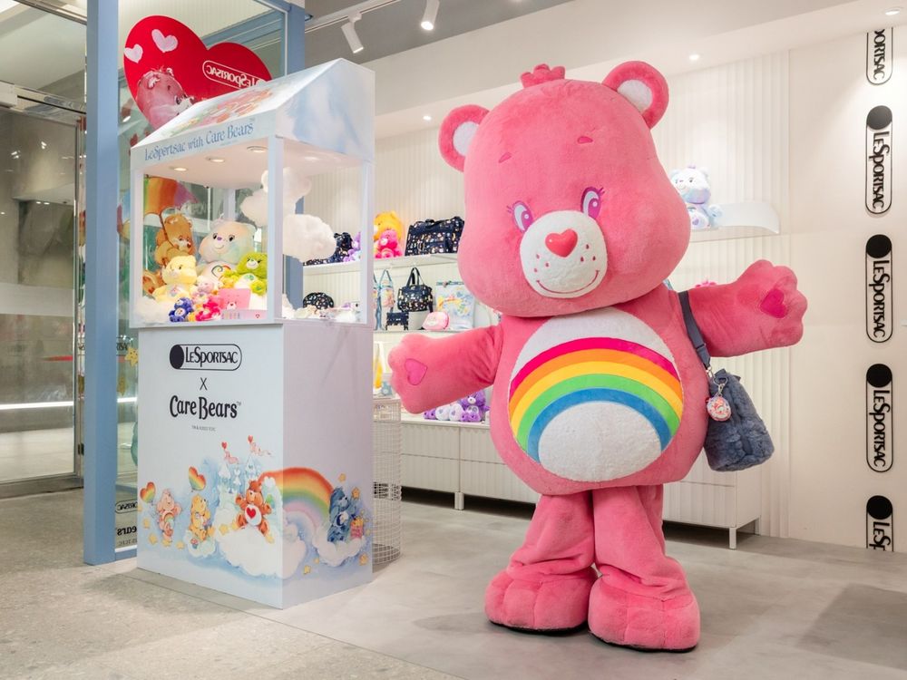 熊控真的會發瘋！LeSportsac x Care Bears聯名可愛爆！大型彩虹熊人偶將現身這裡！-7