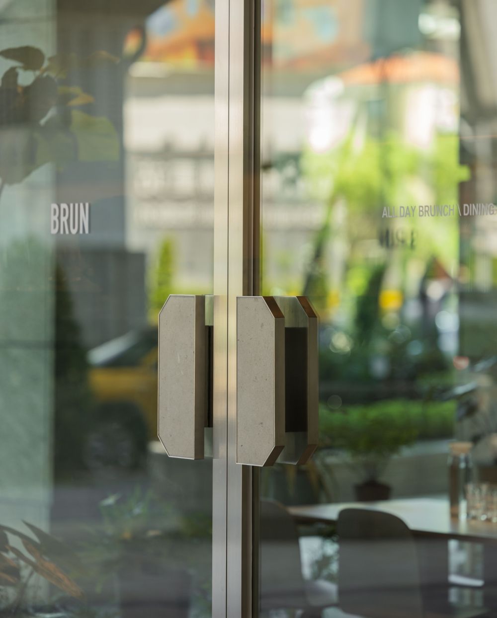 板橋最美早午餐來了！不然BRUN板橋店挑高空間美翻、「煎鮭魚蔬菜沙拉碗」必點菜單一次看！-12