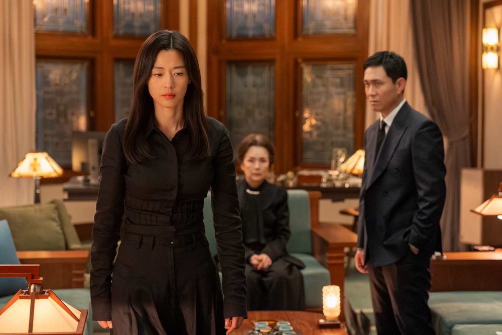 Disney+韓劇《暴風圈》劇情看點＆角色介紹！全智賢＆姜棟元雙強組合火花四射，堪稱韓版《權力遊戲》引爆話題！-16