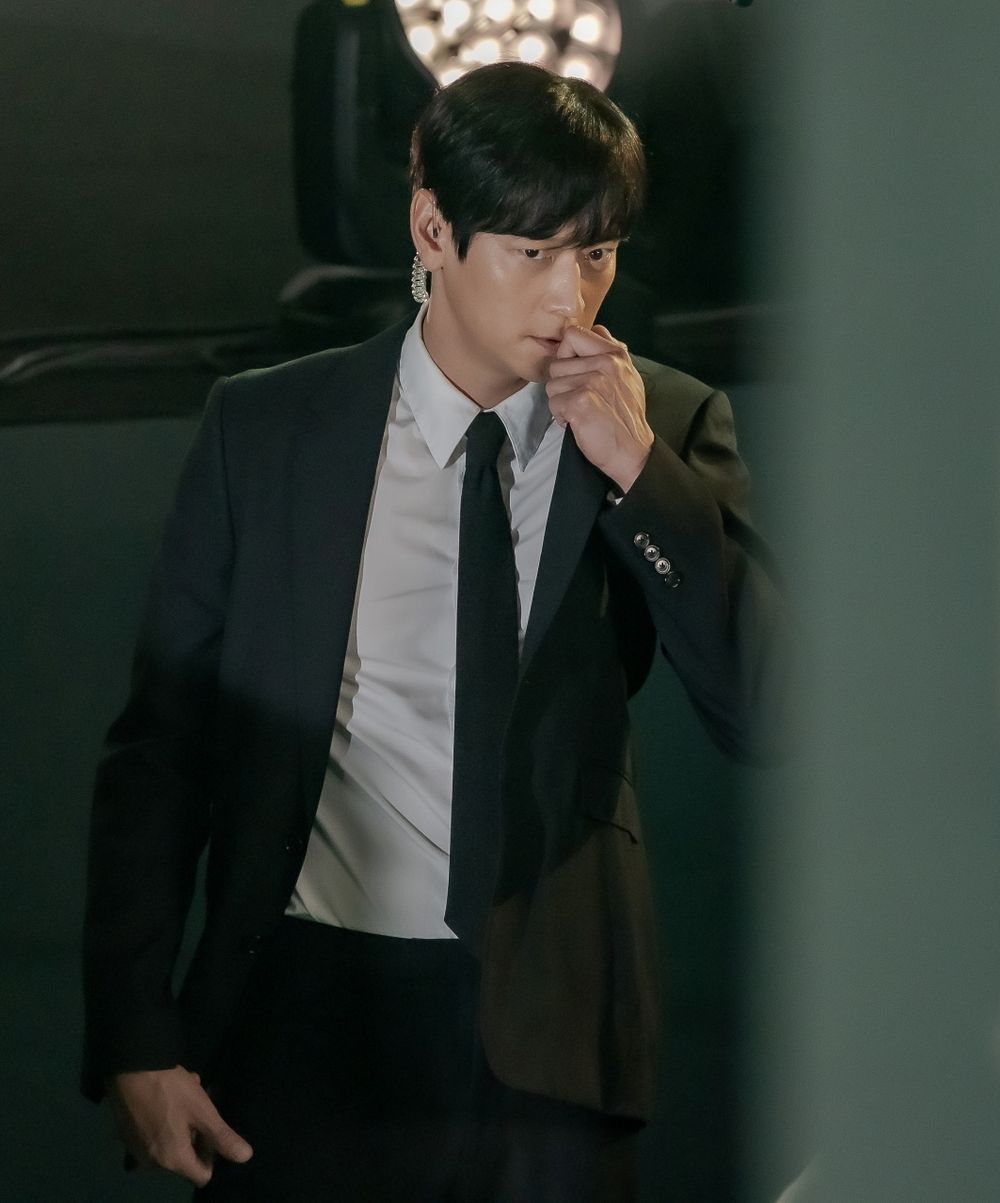 Disney+韓劇《暴風圈》劇情看點＆角色介紹！全智賢＆姜棟元雙強組合火花四射，堪稱韓版《權力遊戲》引爆話題！-7