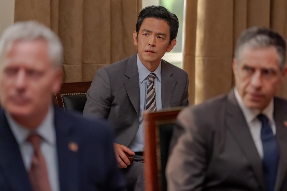 Disney+韓劇《暴風圈》劇情看點＆角色介紹！全智賢＆姜棟元雙強組合火花四射，堪稱韓版《權力遊戲》引爆話題！-15