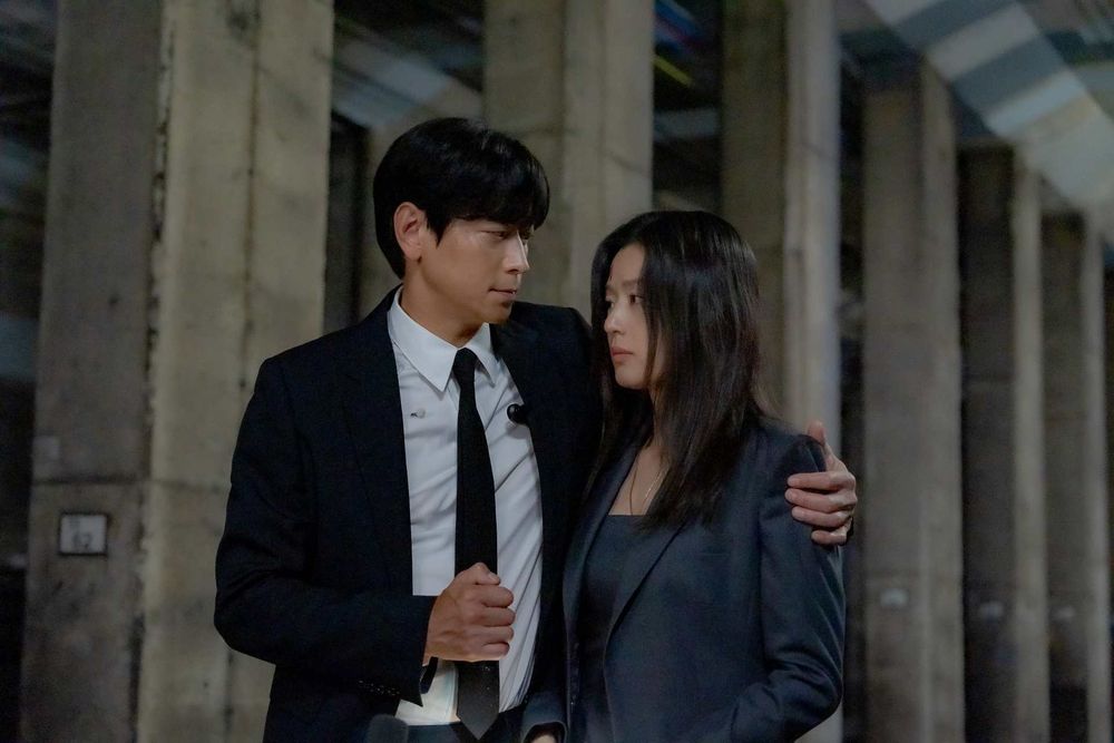 Disney+韓劇《暴風圈》劇情看點＆角色介紹！全智賢＆姜棟元雙強組合火花四射，堪稱韓版《權力遊戲》引爆話題！-22