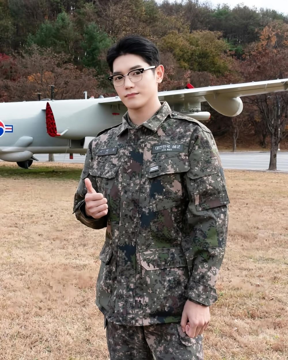 韓網票選最讓人想念的軍白期男偶像TOP7！在玹、淨漢帥氣軍照掀熱議，「臉蛋天才」車銀優僅居第二！-4