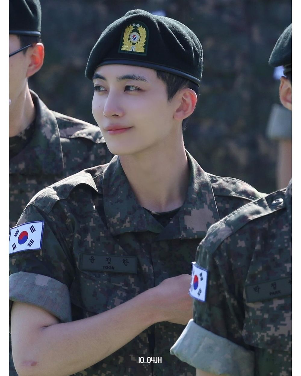 韓網票選最讓人想念的軍白期男偶像TOP7！在玹、淨漢帥氣軍照掀熱議，「臉蛋天才」車銀優僅居第二！-10