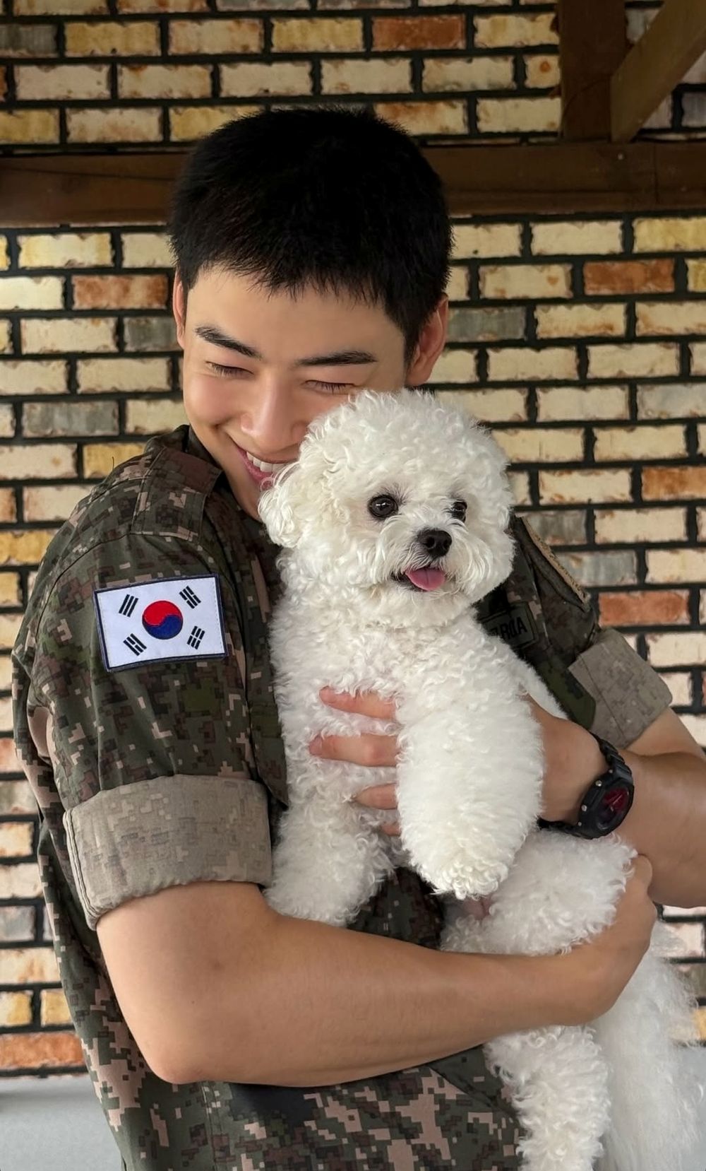 韓網票選最讓人想念的軍白期男偶像TOP7！在玹、淨漢帥氣軍照掀熱議，「臉蛋天才」車銀優僅居第二！-12