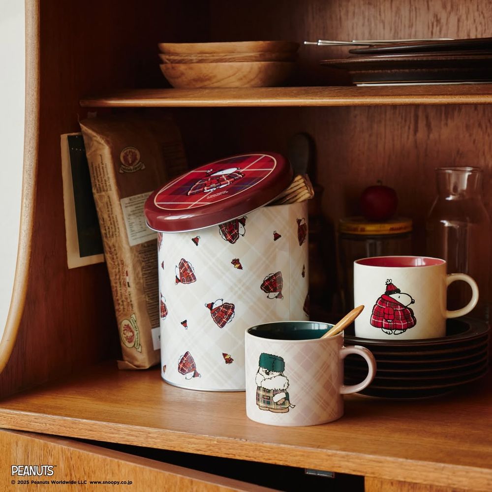 Afternoon Tea又跟史努比聯名了！Q翻「格紋外套歐拉夫玩偶&爆炸頭史努比鑰匙圈」這天開賣！-6